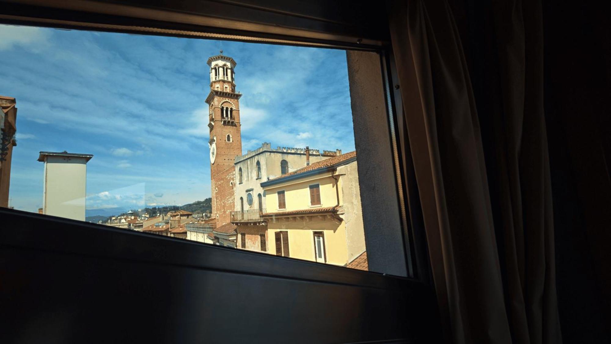Opera Luxury Apartment Verona Eksteriør billede